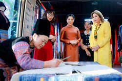 Phu nhân Tổng Bí thư, Chủ tịch nước và Phu nhân Tổng thống Panama thưởng trà