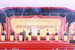 Chủ tịch HĐND thành phố Phùng Thị Hồng Hà dự Lễ khởi công các dự án tại xã Phù Đổng