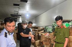 'Phù phép' bánh kẹo bán thành phẩm thành... hàng nhập ngoại