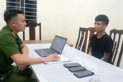 Nhóm trộm chuyên 'săn' xe máy quên rút chìa khóa