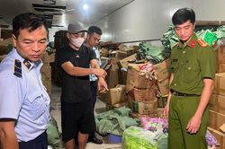 Hà Nội: Thu giữ gần 20 tấn hàng hóa, khởi tố chủ cơ sở sản xuất, buôn bán hàng giả là thực phẩm