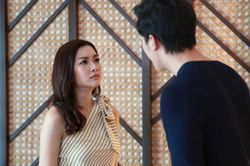 Chồng ngoại tình 4 năm, có con riêng nhưng vẫn đưa vợ 100 triệu mỗi tháng: Tôi có nên ly hôn?