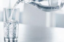 Người bệnh ung thư uống nước thế nào là hợp lý?
