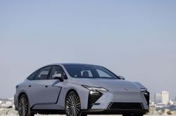 Lexus ES thế hệ mới lần đầu có xe thuần điện