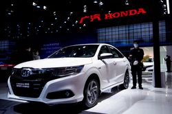 Người Mỹ đổ xô mua xe hybrid châu Á