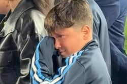 Con trai Messi bật khóc ngày cha từ giã tuyển quốc gia