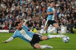 Đoạn kết khác biệt của Messi và Maradona