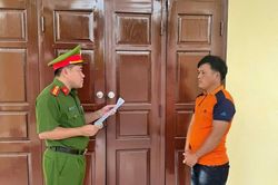 Chở thuê khí cười, bị khởi tố về tội 'Vận chuyển hàng cấm'