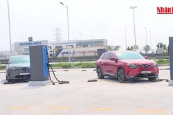 [Video] Trạm sạc phải dùng chung cho mọi xe điện từ giữa 2027