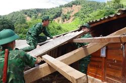 Trung ương Mặt trận Tổ quốc Việt Nam hỗ trợ 127 gia đình ở Điện Biên bị thiệt hại do thiên tai