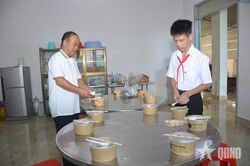 Phấn đấu để xứng đáng là con bộ đội