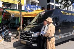 Hà Nội: Xử lý vi phạm trong hoạt động vận tải hành khách quanh bến xe Nước Ngầm