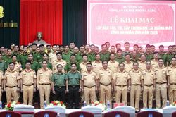 Công an TP Đà Nẵng Khai mạc lớp đào tạo lái xuồng máy cho 150 cán bộ, chiến sĩ