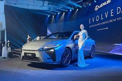 [GALLERY] Cận cảnh Lexus ES thế hệ mới vừa ra mắt Việt Nam, từ 2,34 tỷ đồng