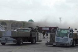 Tình hình Yemen: Lực lượng Houthi tấn công sân bay quốc tế Aden, dọa đáp trả nếu nước ngoài can thiệp