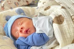 Chưa kịp trị u xơ đã mang thai, mẹ bầu 35 tuổi bước vào cuộc chiến 'sinh tử'
