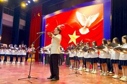 Trường chuyên ở Hà Nội cho học sinh gặp nghệ sĩ, tìm hiểu hành trình nuôi đam mê
