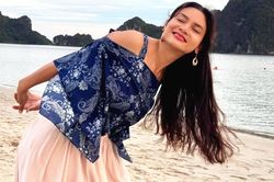 NSND Phạm Phương Thảo lả lơi bên biển, chủ tịch Trịnh Kim Chi trẻ đẹp U60