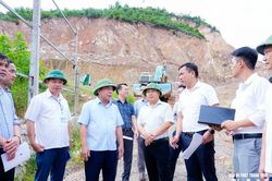 Phó Chủ tịch UBND tỉnh Nguyễn Văn Đệ kiểm tra hoạt động khai thác khoáng sản tại các xã Hưng Nguyên, Yên Trung, Nam Đàn