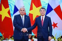 Thủ tướng Lê Minh Hưng hội kiến Tổng thống Panama