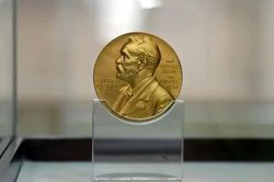 Nobel 2026: Đột phá y sinh, chỉnh sửa gene và vật liệu phân tử