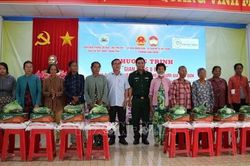 Mang niềm vui đến với đồng bào Khmer nhân dịp Lễ Sene Dolta