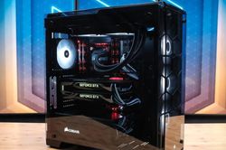 Đặt case PC trực tiếp dưới sàn nhà, tiềm ẩn rủi ro nhiều người không để ý đến