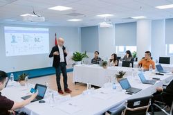 Khi AI có thể làm việc, sinh viên kinh doanh cần học gì?