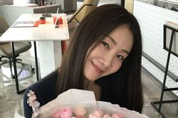 'Nữ hoàng nước mắt' Choi Ji Woo hiếm hoi lộ diện cùng con gái