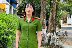Người giữ lửa bên kia song sắt