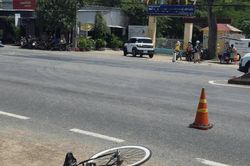 Va chạm với xe ben kéo rơ-mooc, nam sinh tử vong