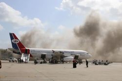 Houthi tấn công sân bay Aden, cảnh báo đáp trả nếu nước ngoài can thiệp