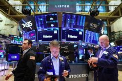 S&P 500 lần đầu vượt 7.800 điểm