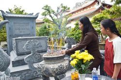 Người anh hùng trong lòng dân
