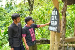 Người Mông làm chủ du lịch cộng đồng