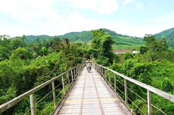 Nỗi lo cầu treo xuống cấp