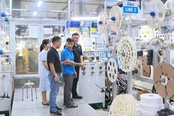 Công nghiệp tiếp tục là động lực tăng trưởng