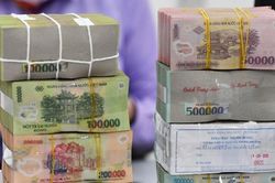 Tín dụng bứt tốc vượt huy động và cuộc đua lãi suất ngấm ngầm 'xé rào'