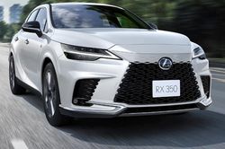 Lexus RX nâng cấp, giá quy đổi từ 1,2 tỷ đồng