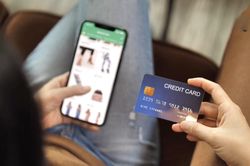 Người Việt mua sắm qua Facebook gấp đôi mức trung bình toàn cầu