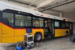 Công nghệ giúp xe buýt điện sạc pin bằng bánh