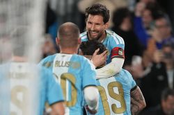Cận cảnh Messi tỏa sáng rực rỡ trong ngày chia tay đội tuyển Argentina