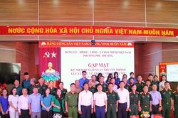 Phường Phú Thượng gặp mặt kỷ niệm 80 năm Ngày truyền thống lực lượng vũ trang Thủ đô