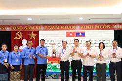 Đoàn học viên cán bộ chủ chốt Liên hiệp Công đoàn Thủ đô Viêng Chăn thăm làng nghề Thường Tín