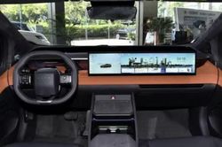 Cạnh tranh Toyota Camry, sedan cao cấp công nghệ điện hóa giá bán có tạo được cơn lốc cạnh tranh trên thị trường