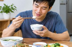 Chất bột đường có phải là 'kẻ thù' của cân nặng?