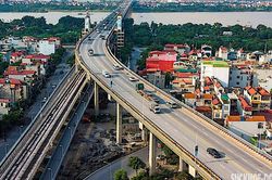 Từ 9/10, những loại xe n&agrave;o bị cấm qua cầu Thăng Long từ 5h đến 22h?