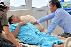 2 vợ chồng suy kiệt sau 3 mũi tiêm chữa đau