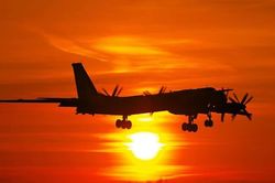 Oanh tạc cơ Tu-95: 'Gấu bay' và những cuộc săn đuổi trên không