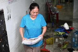 Hầm xe khu biệt thự ở TP.HCM ngập nặng, cư dân trắng đêm cứu tài sản